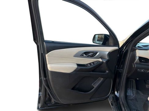 Used 2022 Chevrolet Traverse LS image 19