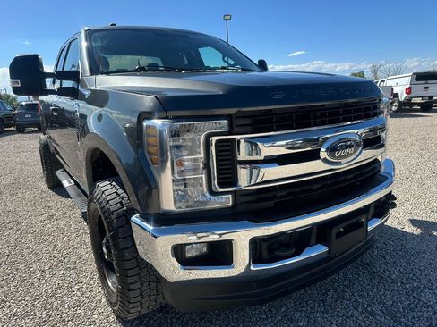 Used 2018 Ford F250 XLT w/ XLT Value Package AWD/4WD image 2