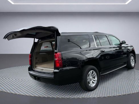 Used 2019 Chevrolet Suburban LT AWD/4WD image 8