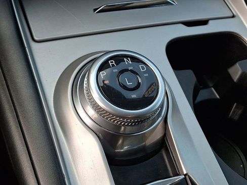 Used 2022 Ford Explorer XLT image 16