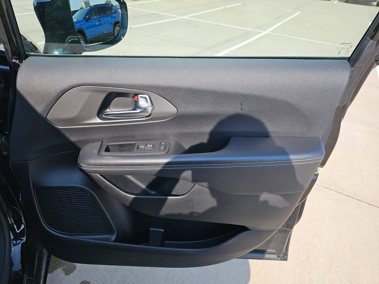 Used 2025 Chrysler Pacifica Select FWD image 14