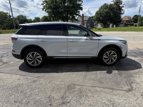 Used 2025 Lincoln Corsair AWD w/ Equipment Group 101A image 4