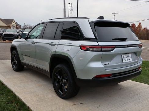 New 2025 Jeep Grand Cherokee Altitude image 26