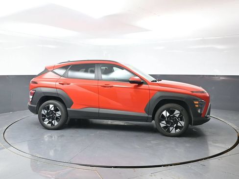 Used 2025 Hyundai Kona SEL AWD/4WD image 3