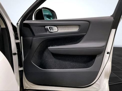 Certified 2023 Volvo XC40 B5 Plus w/ Protection Package Premier AWD/4WD image 27