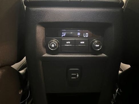 Used 2018 Chevrolet Traverse LT AWD/4WD image 7