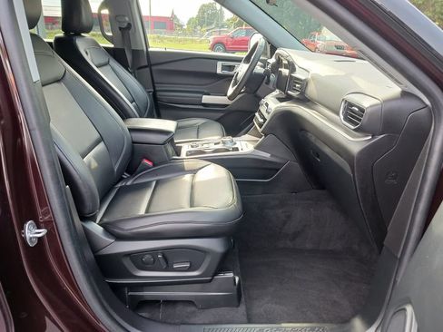 Used 2022 Ford Explorer XLT w/ Equipment Group 202A AWD/4WD image 11