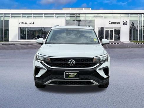 Used 2022 Volkswagen Taos SE FWD image 2
