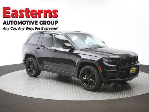 Used 2023 Jeep Grand Cherokee Limited w/ Black Appearance Package AWD/4WD image 50