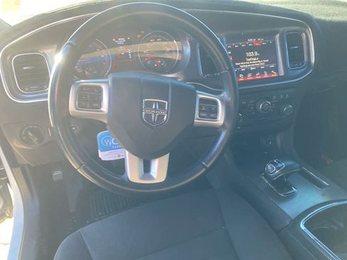 Used 2014 Dodge Charger SXT image 11