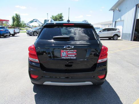 Used 2018 Chevrolet Trax LT w/ Sun & Sound Package FWD image 5