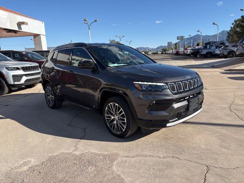 Used 2023 Jeep Compass Limited w/ Elite Group AWD/4WD image 3
