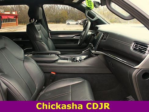 Used 2024 Jeep Wagoneer L Base w/ Premium Group I image 18