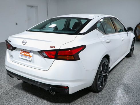 Used 2024 Nissan Altima 2.5 SR FWD image 7