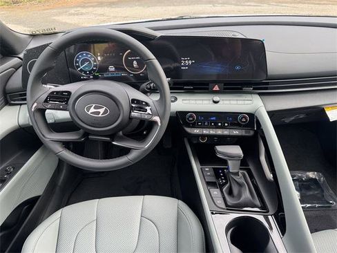 New 2025 Hyundai Elantra Limited image 21