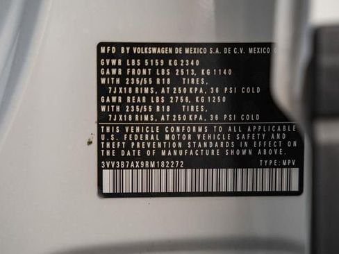 Used 2024 Volkswagen Tiguan SE image 35