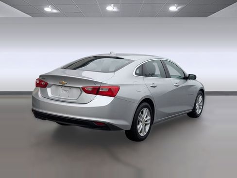 Used 2017 Chevrolet Malibu LT image 9