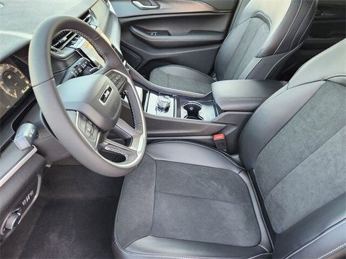 New 2025 Jeep Grand Cherokee Altitude image 8