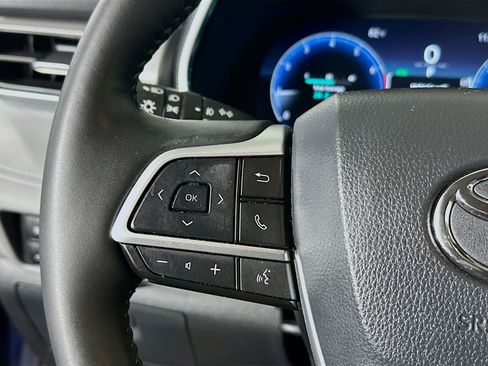 Used 2024 Toyota Highlander Platinum FWD image 15
