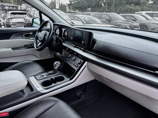 Used 2024 Kia Carnival LX FWD image 29