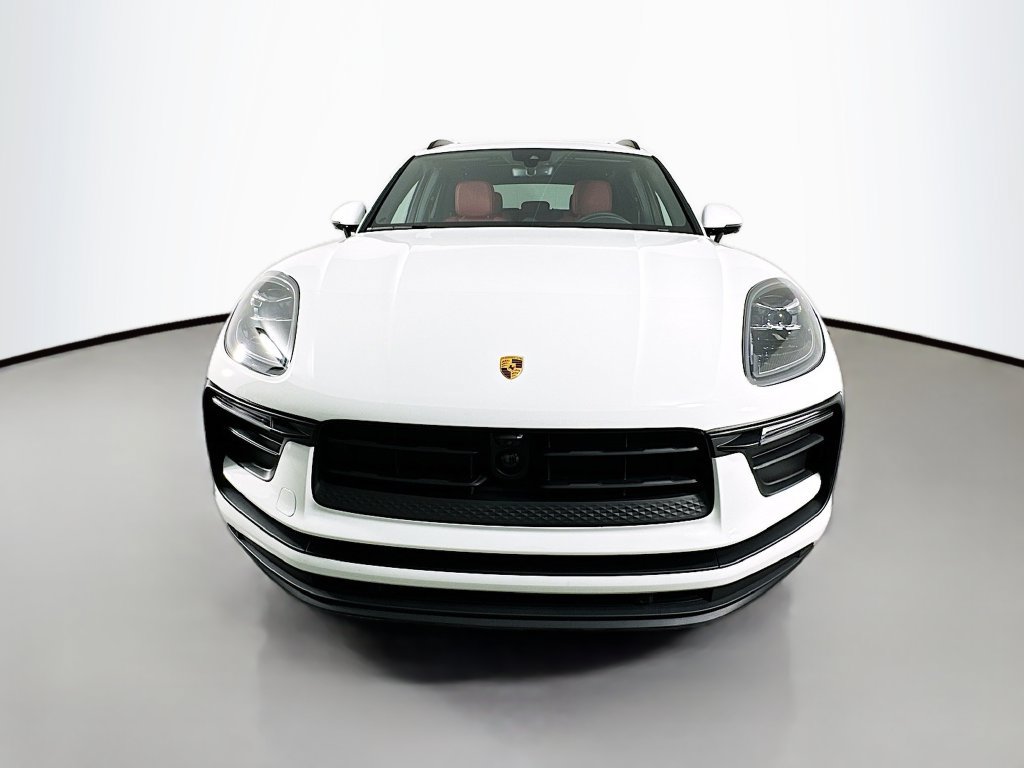 Certified 2025 Porsche Macan AWD/4WD image 6