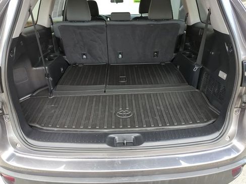 Used 2019 Toyota Highlander LE AWD/4WD image 23