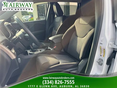 Used 2017 Jeep Cherokee Sport FWD image 10