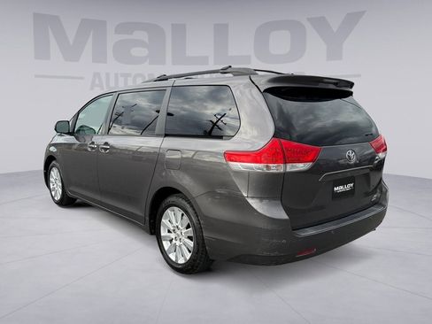 Used 2011 Toyota Sienna XLE image 5