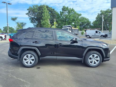 Certified 2021 Toyota RAV4 LE AWD/4WD image 2