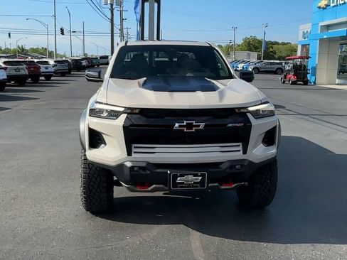Used 2026 Chevrolet Colorado ZR2 w/ Technology Package AWD/4WD image 3