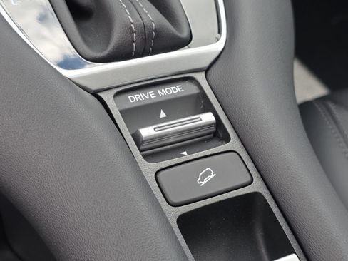 Certified 2024 Honda HR-V EX-L image 8