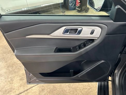 Used 2025 Ford Explorer Active w/ Active Comfort Package AWD/4WD image 15
