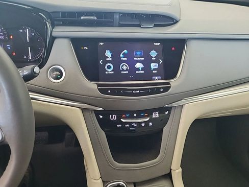 Used 2017 Cadillac XT5 Luxury w/ Driver Awareness Package image 13