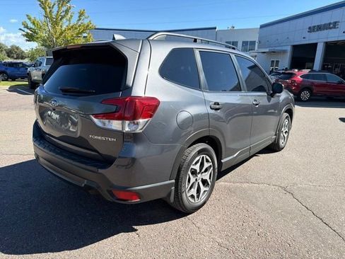 Used 2020 Subaru Forester Premium AWD/4WD image 5