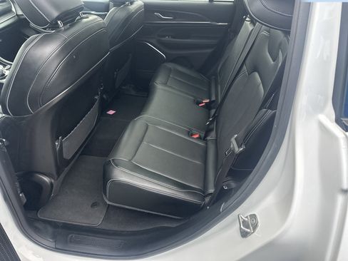 Used 2022 Jeep Grand Cherokee Overland image 4