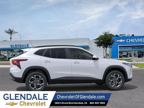 New 2026 Chevrolet Trax LT w/ LT Convenience Package FWD image 5