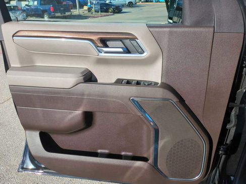 Used 2025 Chevrolet Silverado 1500 LT image 22