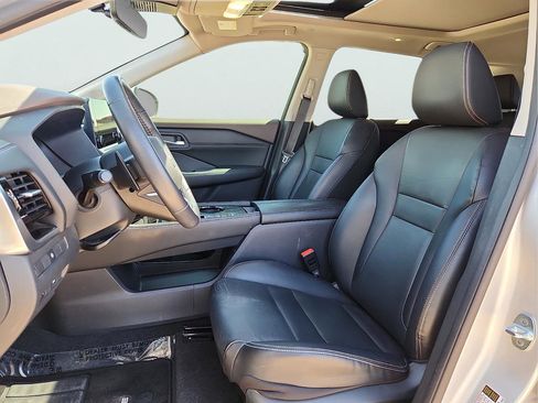 Used 2023 Nissan Rogue SL w/ SL Premium Package image 17