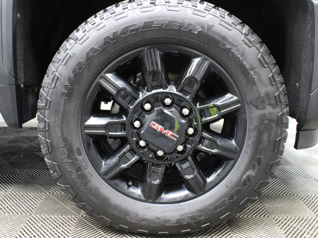 Used 2025 GMC Sierra 2500 AT4 AWD/4WD image 13