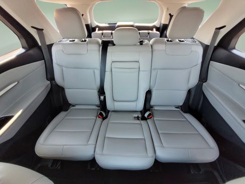 Used 2025 Ford Explorer Active w/ Active Comfort Package AWD/4WD image 20