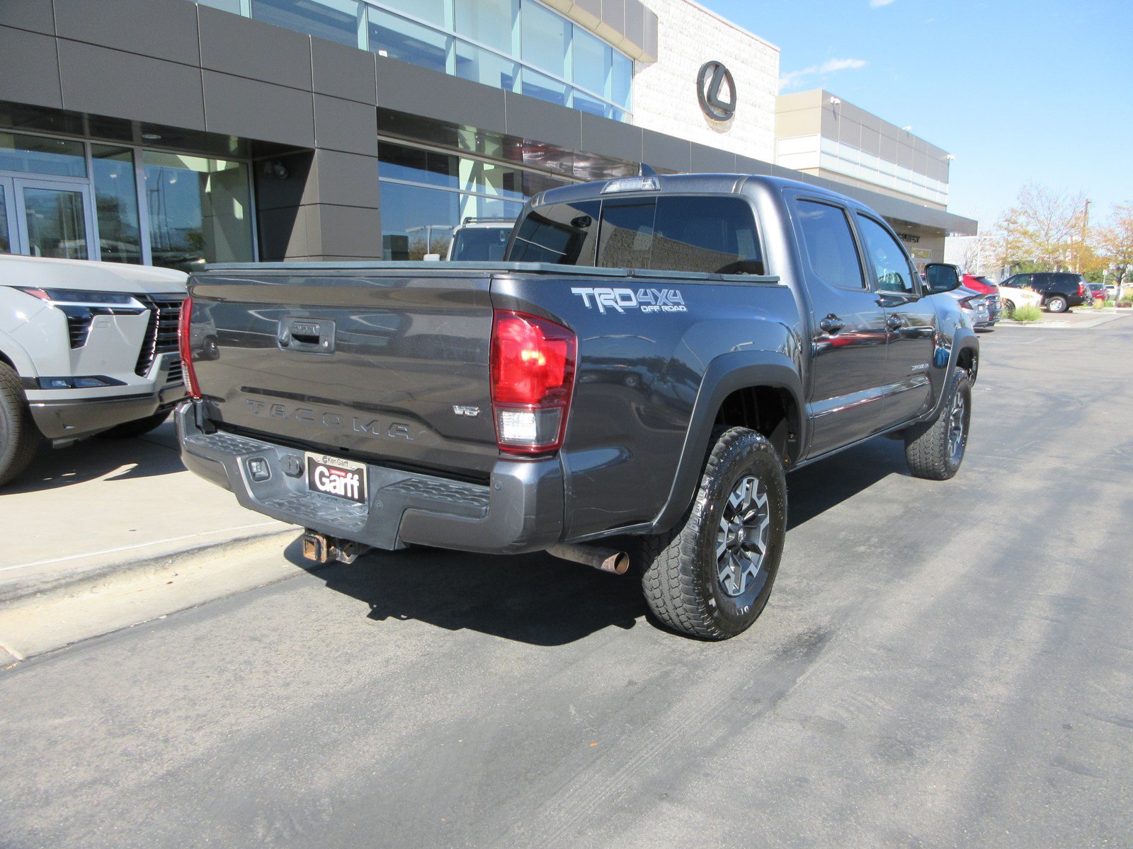 Used 2019 Toyota Tacoma TRD Off-Road AWD/4WD image 10