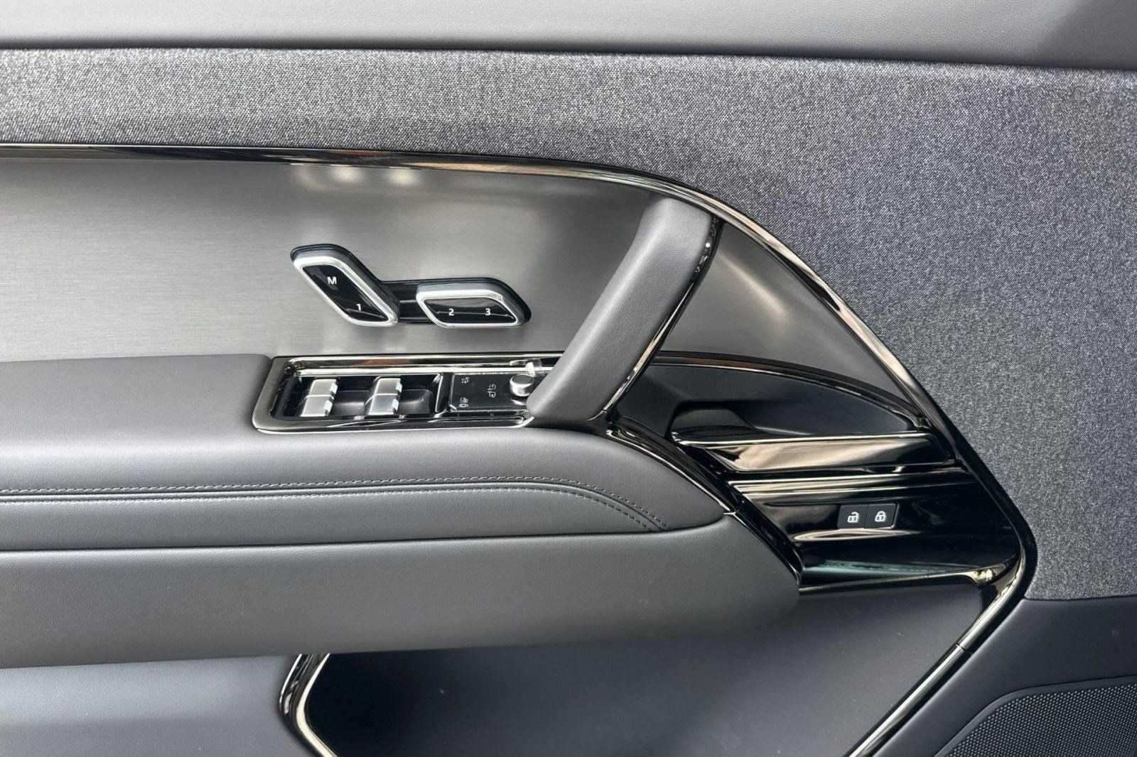 New 2026 Land Rover Range Rover Sport SE AWD/4WD image 14