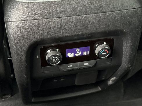 Used 2024 Chevrolet Traverse LT image 19