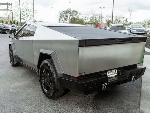 Used 2024 Tesla Cybertruck AWD Crew Cab image 37