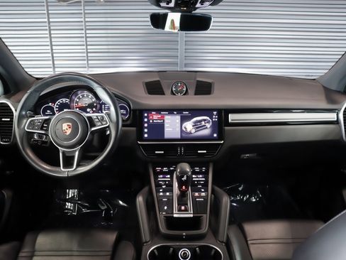 Certified 2022 Porsche Cayenne Platinum Edition image 14