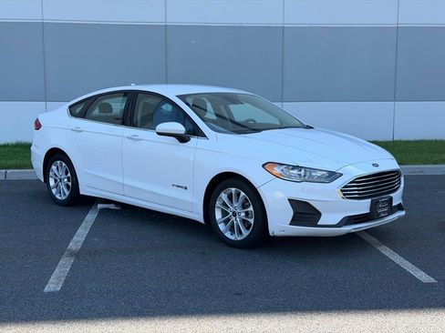 Used 2019 Ford Fusion SE FWD image 3