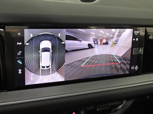 Used 2025 Porsche Cayenne image 27