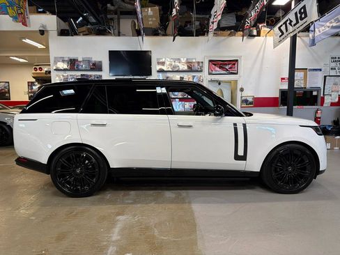 Used 2025 Land Rover Range Rover Long Wheelbase SE AWD/4WD image 4