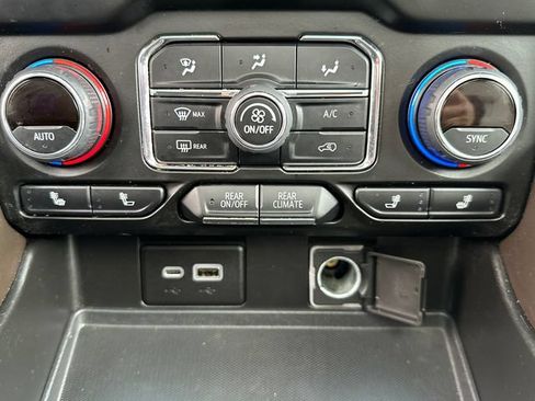 Used 2021 Chevrolet Suburban Z71 AWD/4WD image 35