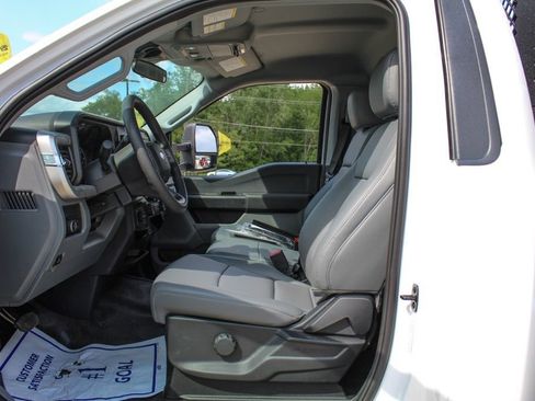New 2025 Ford F550 4x4 Regular Cab Super Duty image 18